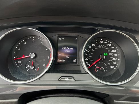 Used 2020 Volkswagen Tiguan SE image 16