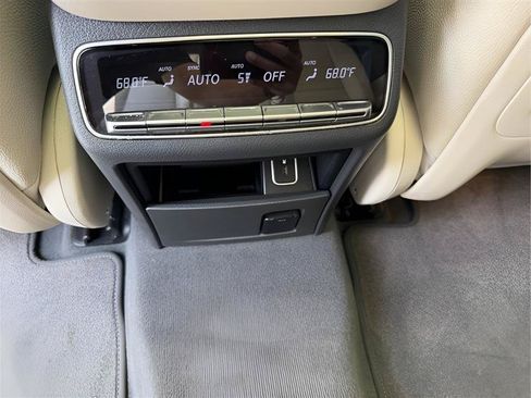 Used 2020 Mercedes-Benz GLS 450 4MATIC image 32