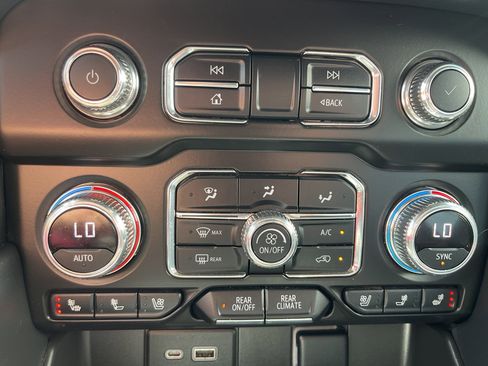 Used 2023 GMC Yukon AT4 image 24