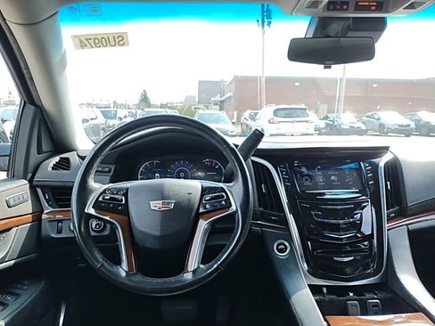 Used 2018 Cadillac Escalade ESV Premium Luxury image 15