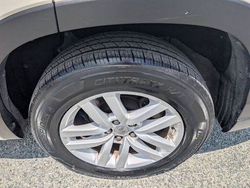 Used 2014 Toyota Highlander LE FWD image 10