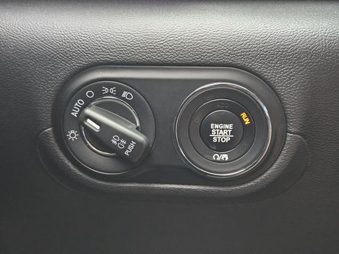 Used 2018 Maserati Levante AWD/4WD image 23