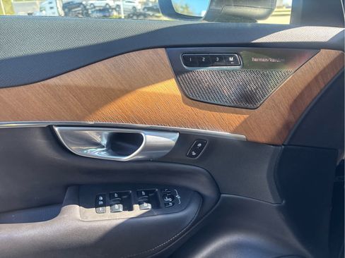Used 2024 Volvo XC90 B6 Plus w/ Protection Package Premier AWD/4WD image 19