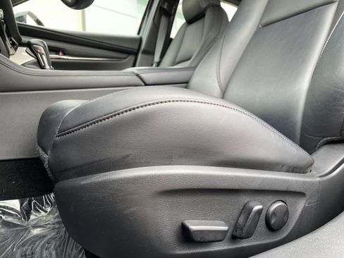 Used 2019 MAZDA MAZDA3 Hatchback w/ Preferred Package FWD image 19