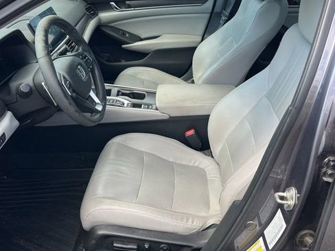 Used 2018 Honda Accord Touring image 9