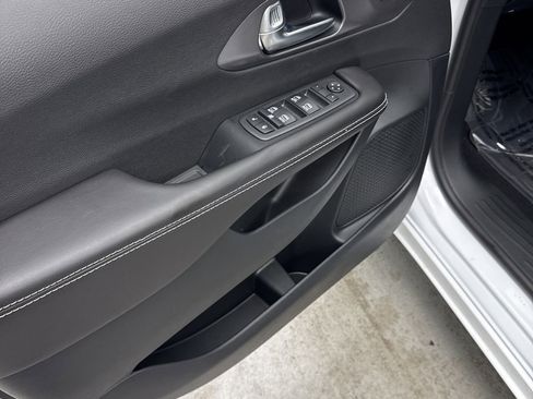 New 2026 Chrysler Pacifica Select image 14