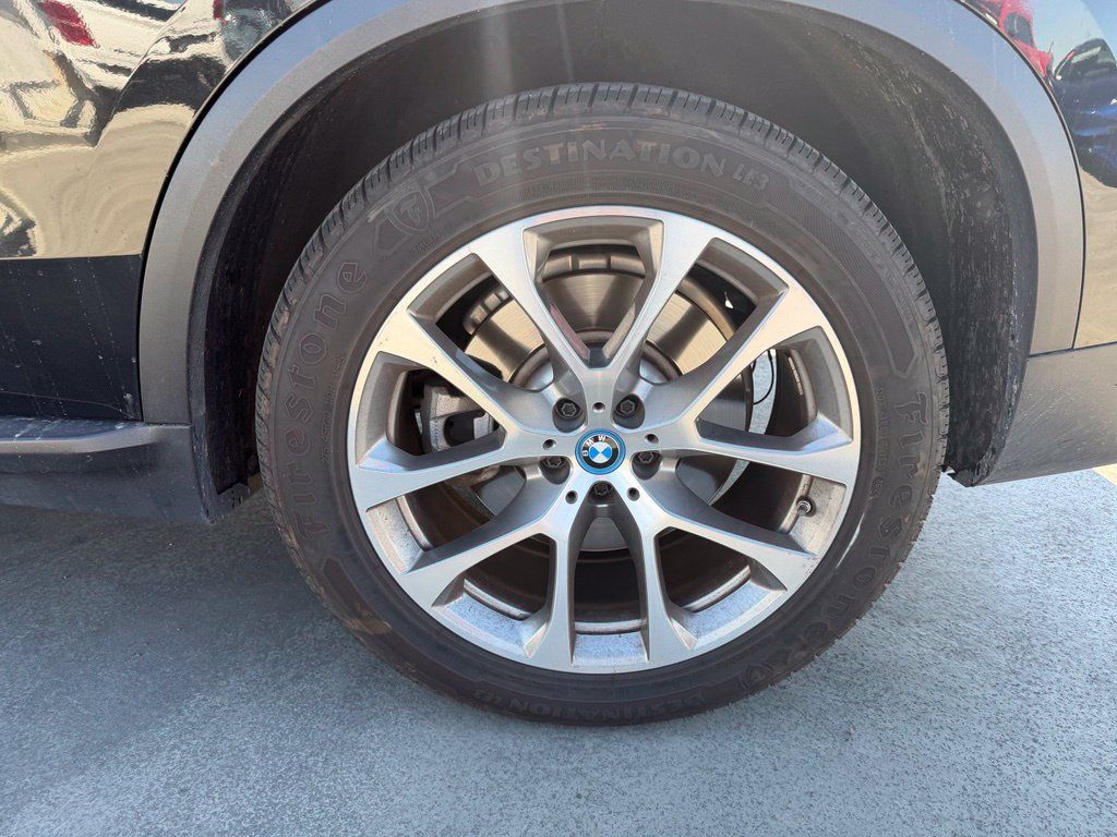Used 2025 BMW X5 xDrive50e AWD/4WD image 2