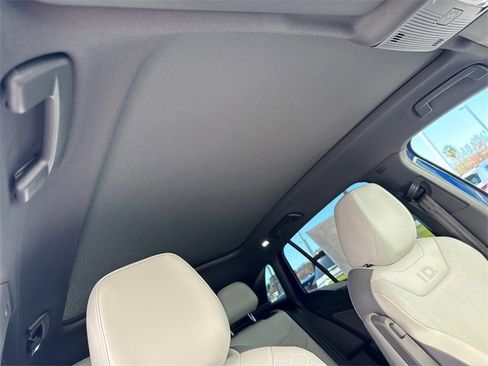 Certified 2022 Volkswagen ID.4 Pro S w/ Gradient Package image 16