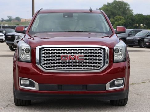 Used 2017 GMC Yukon Denali w/ Open Road Package AWD/4WD image 2