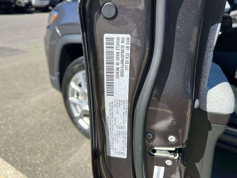 Used 2023 Jeep Compass Latitude image 17