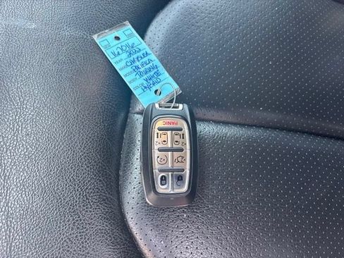 Used 2022 Chrysler Pacifica Touring-L FWD image 27
