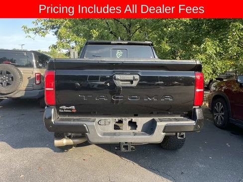 Used 2024 Toyota Tacoma SR5 AWD/4WD image 8