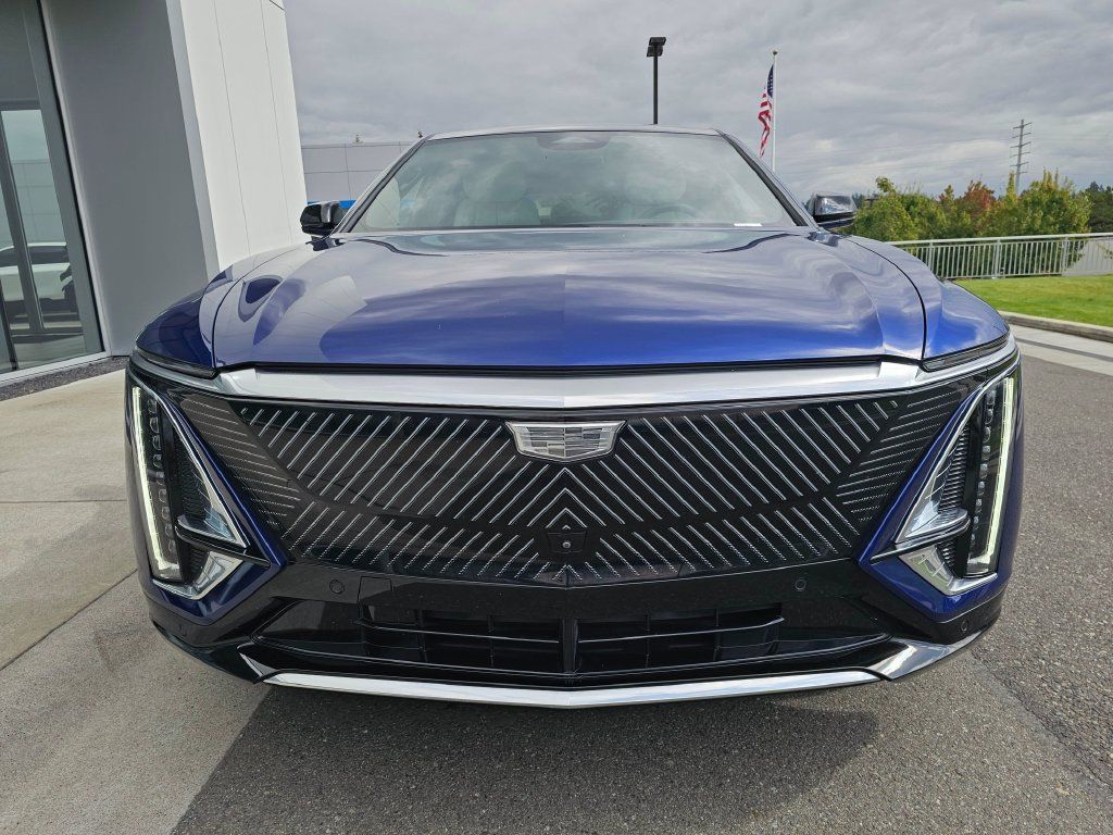 Certified 2024 Cadillac Lyriq Luxury AWD/4WD image 2