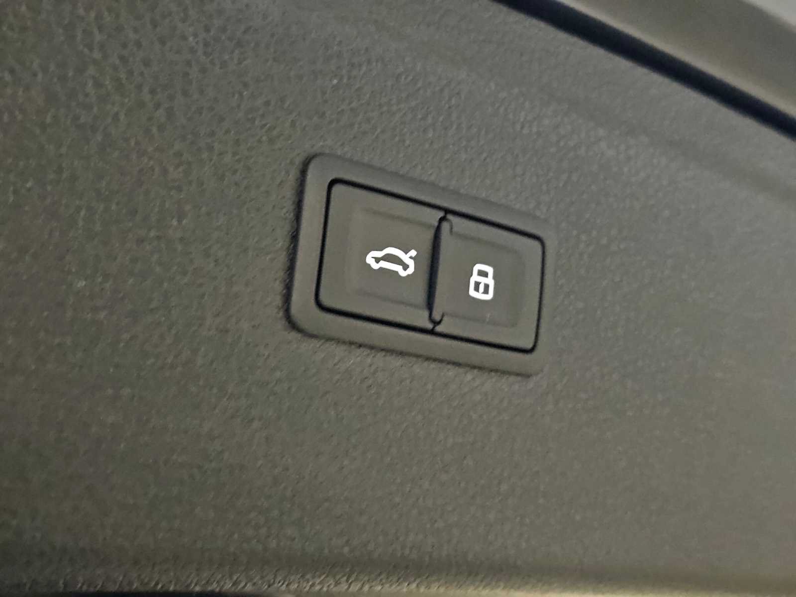 Used 2024 Audi Q5 e Premium Plus AWD/4WD image 17