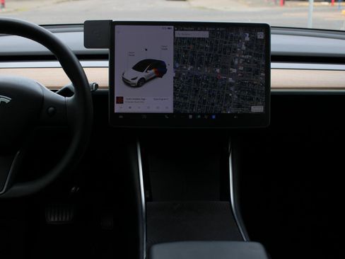 Used 2021 Tesla Model Y Long Range AWD/4WD image 9