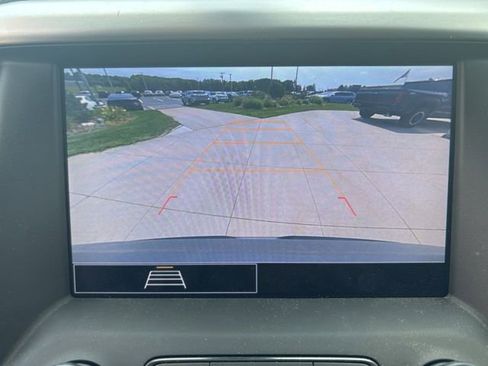 Used 2023 GMC Acadia SLE image 28