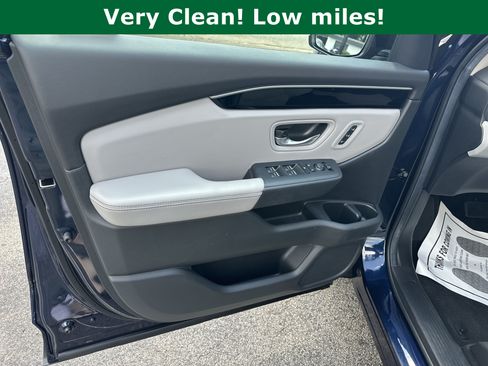 Used 2025 Honda Pilot EX-L image 10
