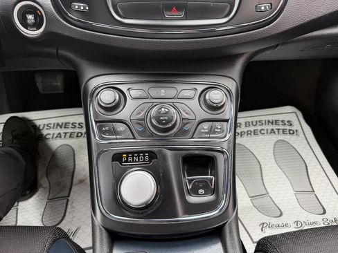 Used 2015 Chrysler 200 S w/ Comfort Group FWD image 15