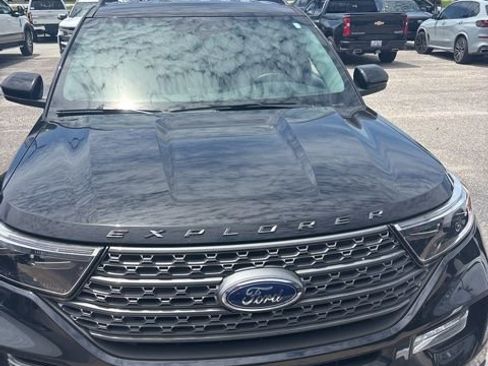 Used 2023 Ford Explorer XLT w/ Equipment Group 202A RWD image 2
