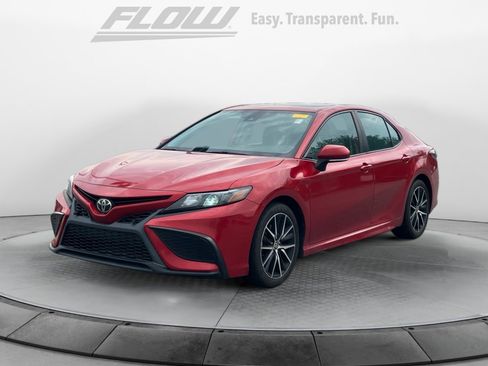 Used 2021 Toyota Camry SE FWD image 4