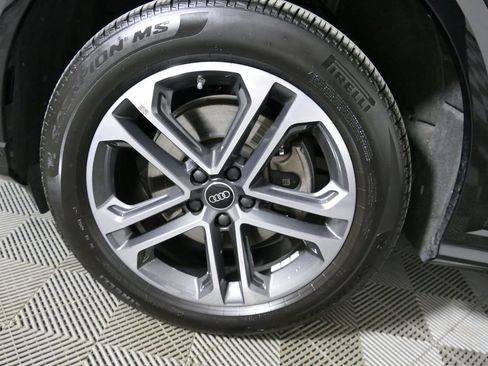 Certified 2025 Audi Q5 Premium w/ Convenience Package AWD/4WD image 9