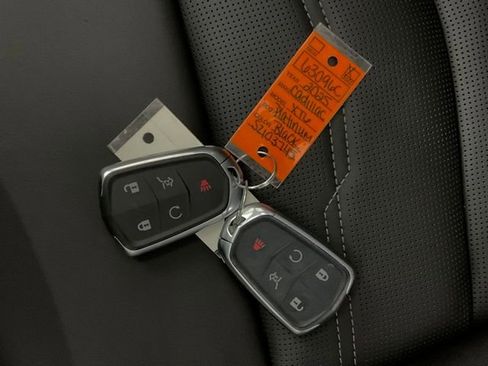 Certified 2025 Cadillac XT6 Sport w/ Platinum Package image 41