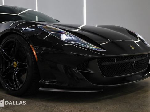 Used 2018 Ferrari 812 Superfast RWD image 15