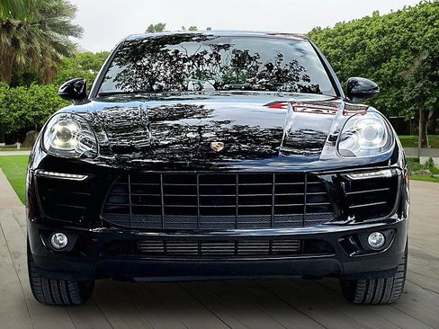 Used 2018 Porsche Macan AWD/4WD image 2