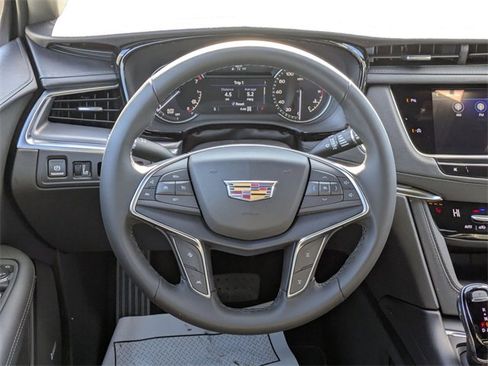 New 2025 Cadillac XT5 Luxury image 14