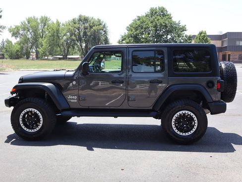 Used 2018 Jeep Wrangler Unlimited Sport AWD/4WD image 9