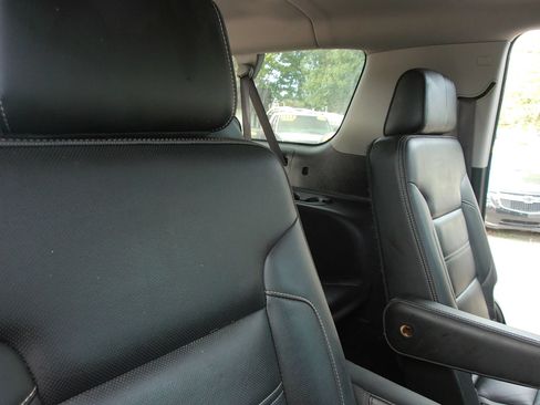 Used 2015 GMC Yukon XL Denali w/ Open Road Package RWD image 45