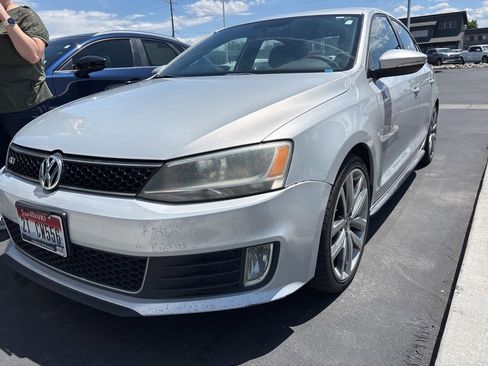 Used 2012 Volkswagen Jetta GLI FWD image 2