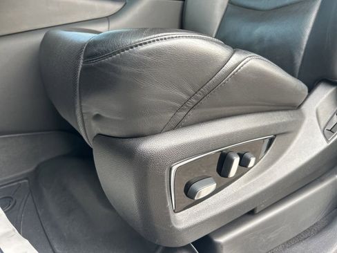Used 2019 Cadillac Escalade Luxury image 15