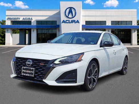 Used 2023 Nissan Altima 2.5 SR FWD image 1