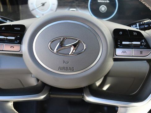 Used 2023 Hyundai Elantra SEL w/ Convenience Package image 30