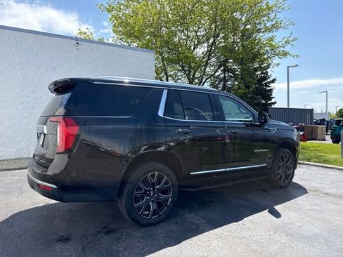 Used 2024 GMC Yukon SLT w/ SLT Premium Package AWD/4WD image 5