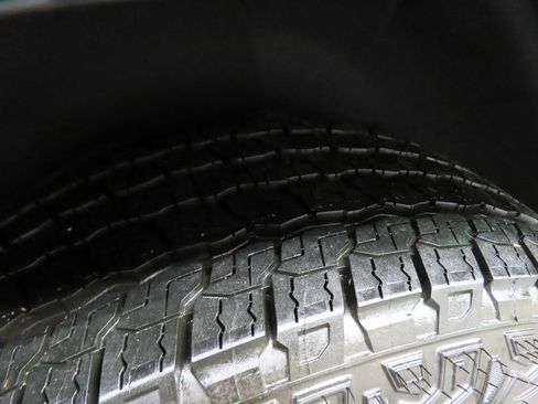 Used 2025 Chevrolet Suburban Z71 w/ Z71 Off-Road Package image 39