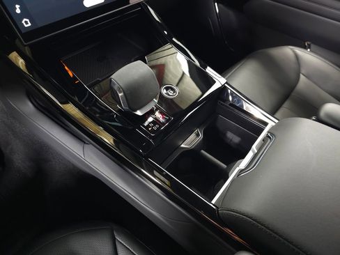 Used 2024 Land Rover Range Rover Sport SE image 39