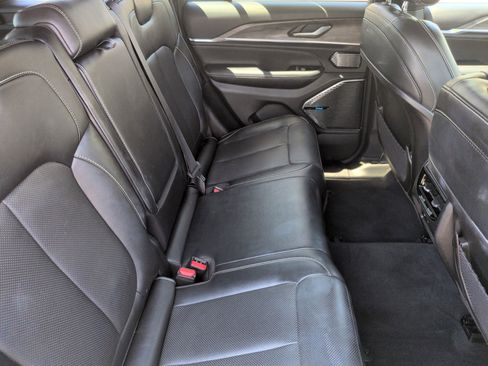 Used 2023 Jeep Grand Cherokee Overland AWD/4WD image 34