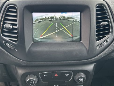 Used 2020 Jeep Compass Latitude image 30