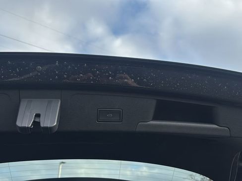 Used 2025 Volkswagen Atlas Cross Sport SEL Premium R-Line image 36