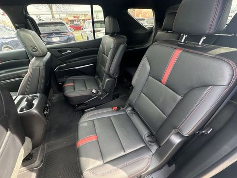 Used 2025 Chevrolet Traverse RS image 24