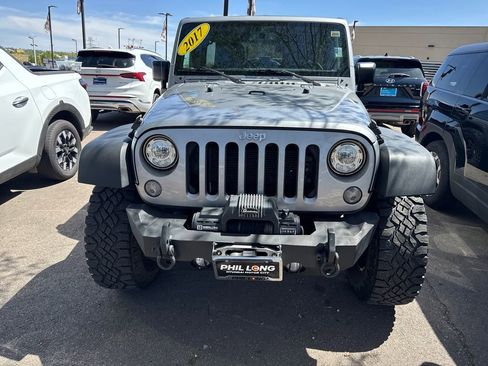 Used 2017 Jeep Wrangler Unlimited Rubicon w/ Connectivity Group AWD/4WD image 3