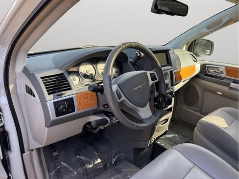 Used 2010 Chrysler Town & Country Limited FWD image 6