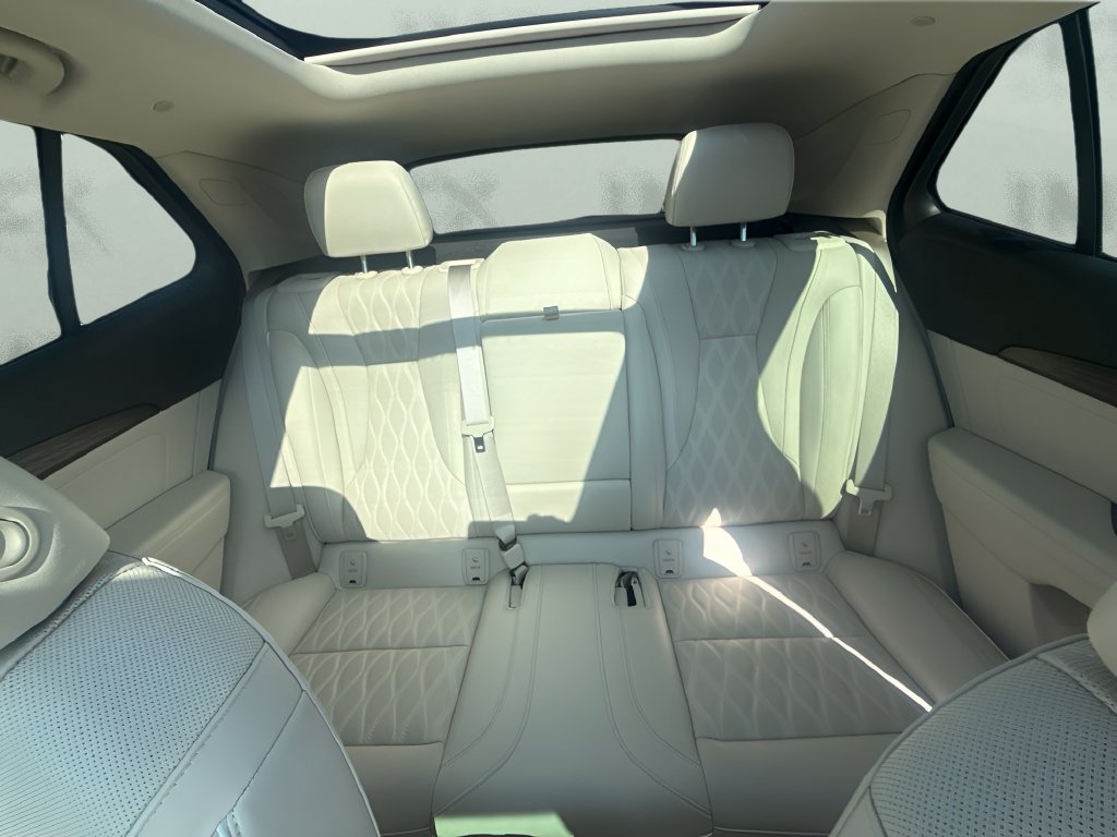 Used 2022 Buick Envision Avenir w/ Technology Package II FWD image 11