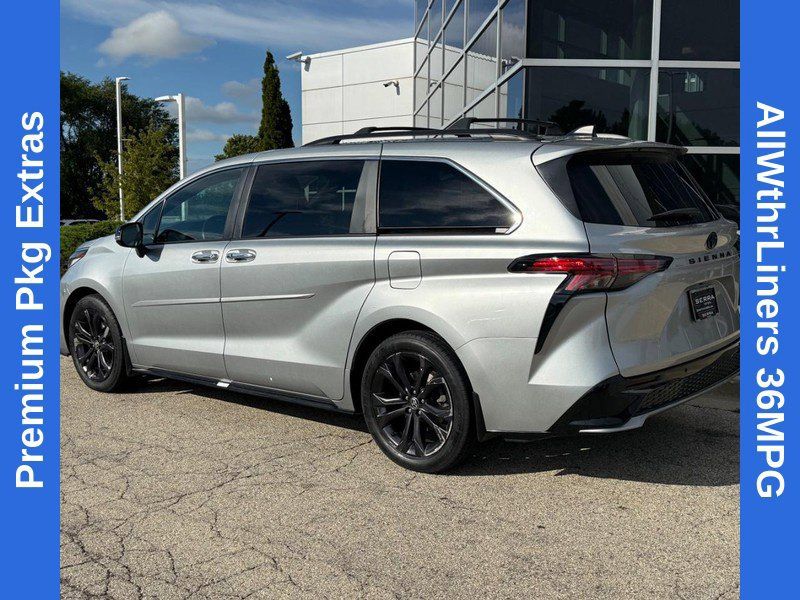 Used 2024 Toyota Sienna XSE w/ XSE Premium Package FWD image 4