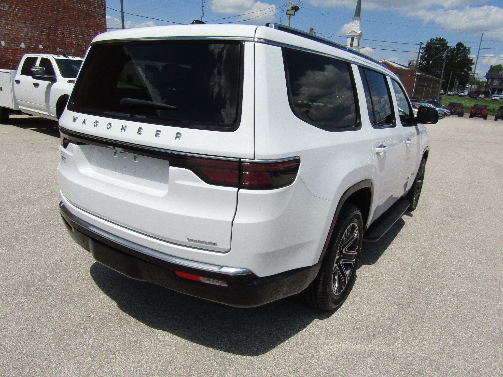 Used 2024 Jeep Wagoneer Series II w/ Flexible Seating Group AWD/4WD image 3