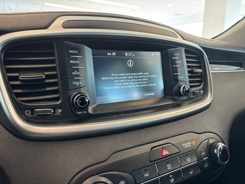 Used 2020 Kia Sorento AWD V6 image 19