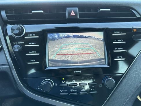 Used 2020 Toyota Camry LE image 11