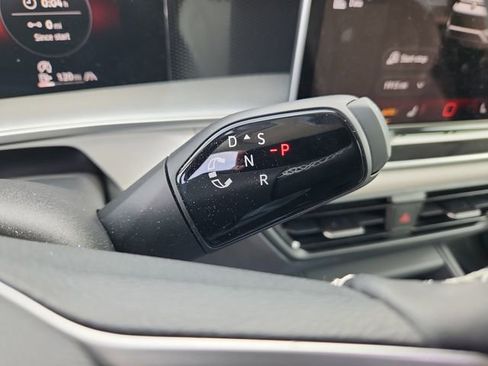 Certified 2025 Volkswagen Tiguan SE AWD/4WD image 19